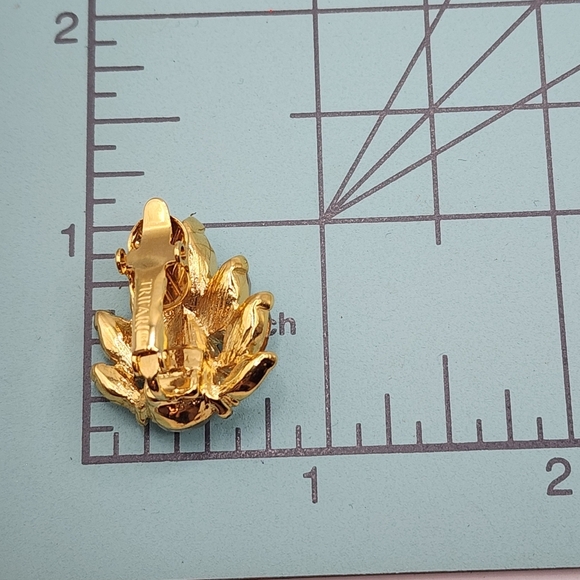 Vintage Clear Rhinestone Trifari Clip On Earrings Gold Tone - Picture 10 of 10